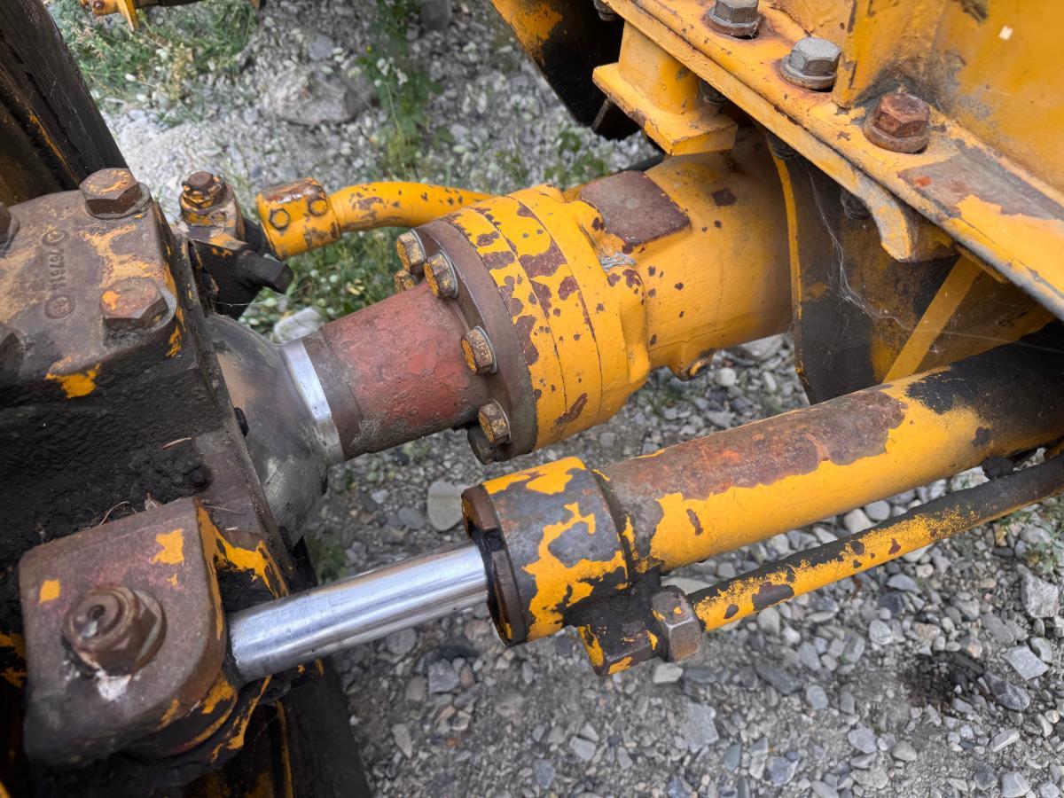 Volvo BM LM841 frontlaster med skuffe og gafler