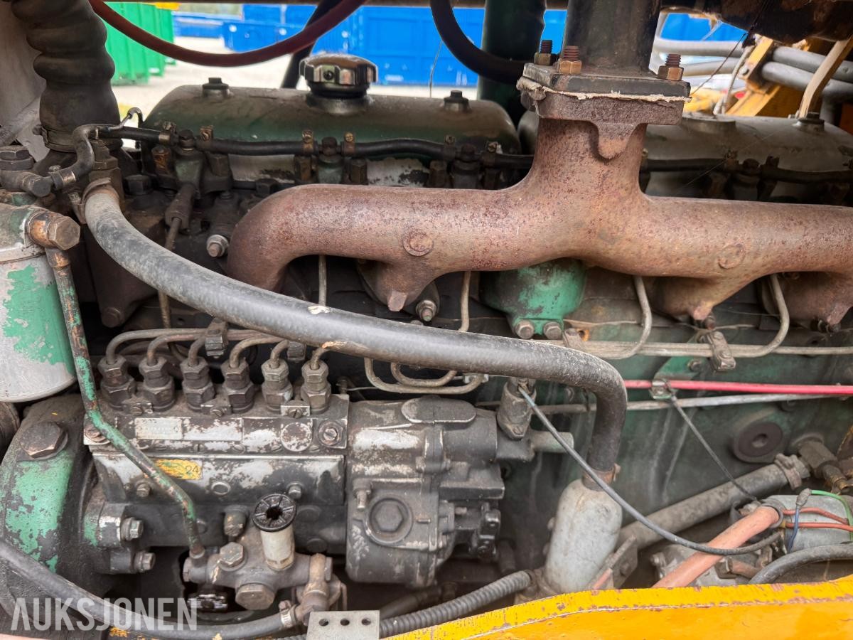 Volvo BM LM841 frontlaster med skuffe og gafler