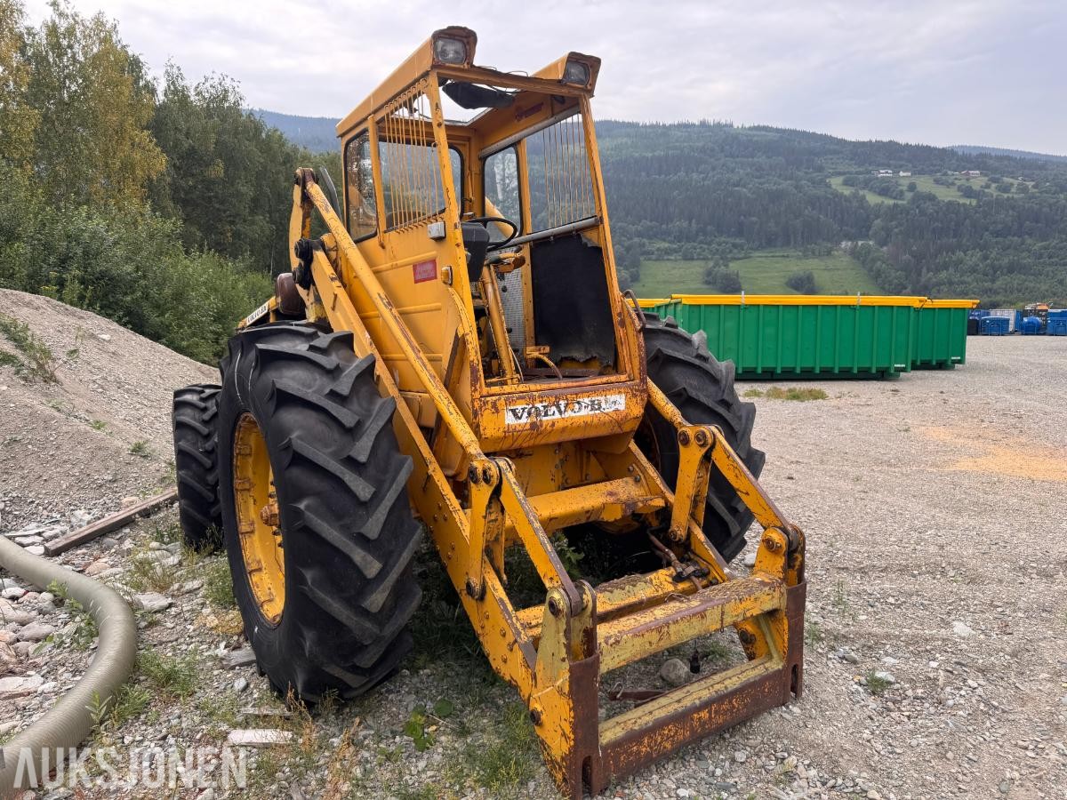 Volvo BM LM841 frontlaster med skuffe og gafler