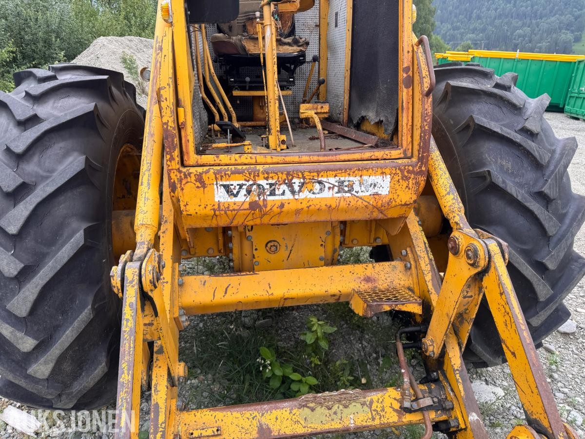Volvo BM LM841 frontlaster med skuffe og gafler