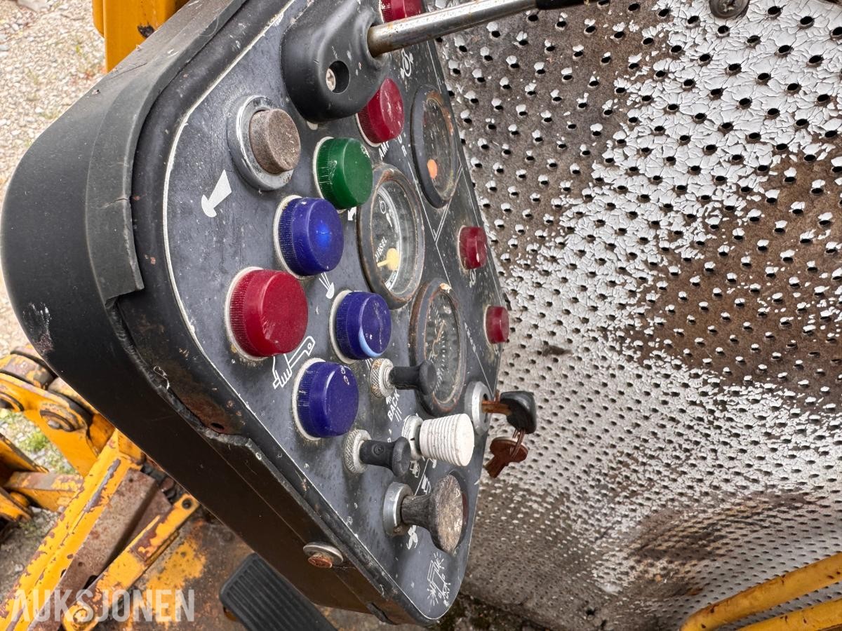 Volvo BM LM841 frontlaster med skuffe og gafler