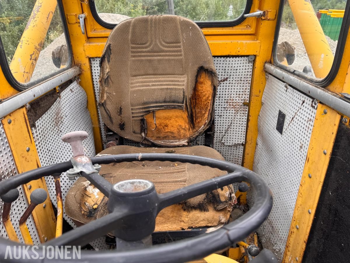 Volvo BM LM841 frontlaster med skuffe og gafler