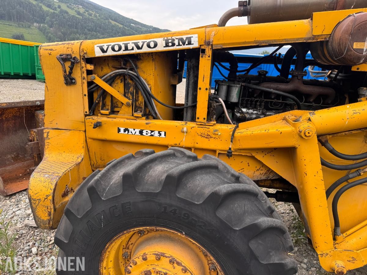 Volvo BM LM841 frontlaster med skuffe og gafler