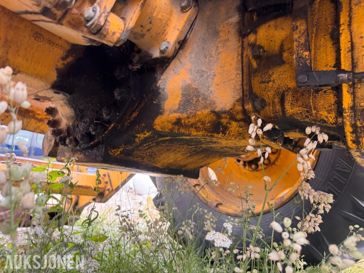 Volvo BM LM841 frontlaster med skuffe og gafler
