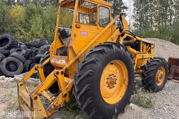 Volvo BM LM841 frontlaster med skuffe og gafler
