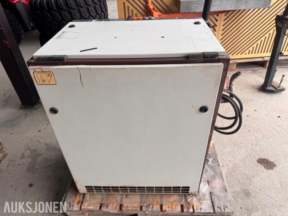 Tamrock 7,5 kW, 8 bar 220 Volt kompressor