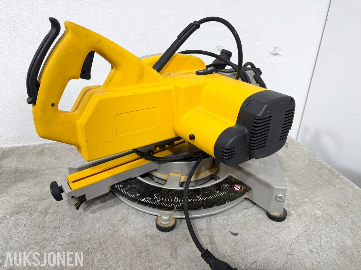 Parti med elektriske verktøy – DeWalt, ELU, WORK og Black & Decker