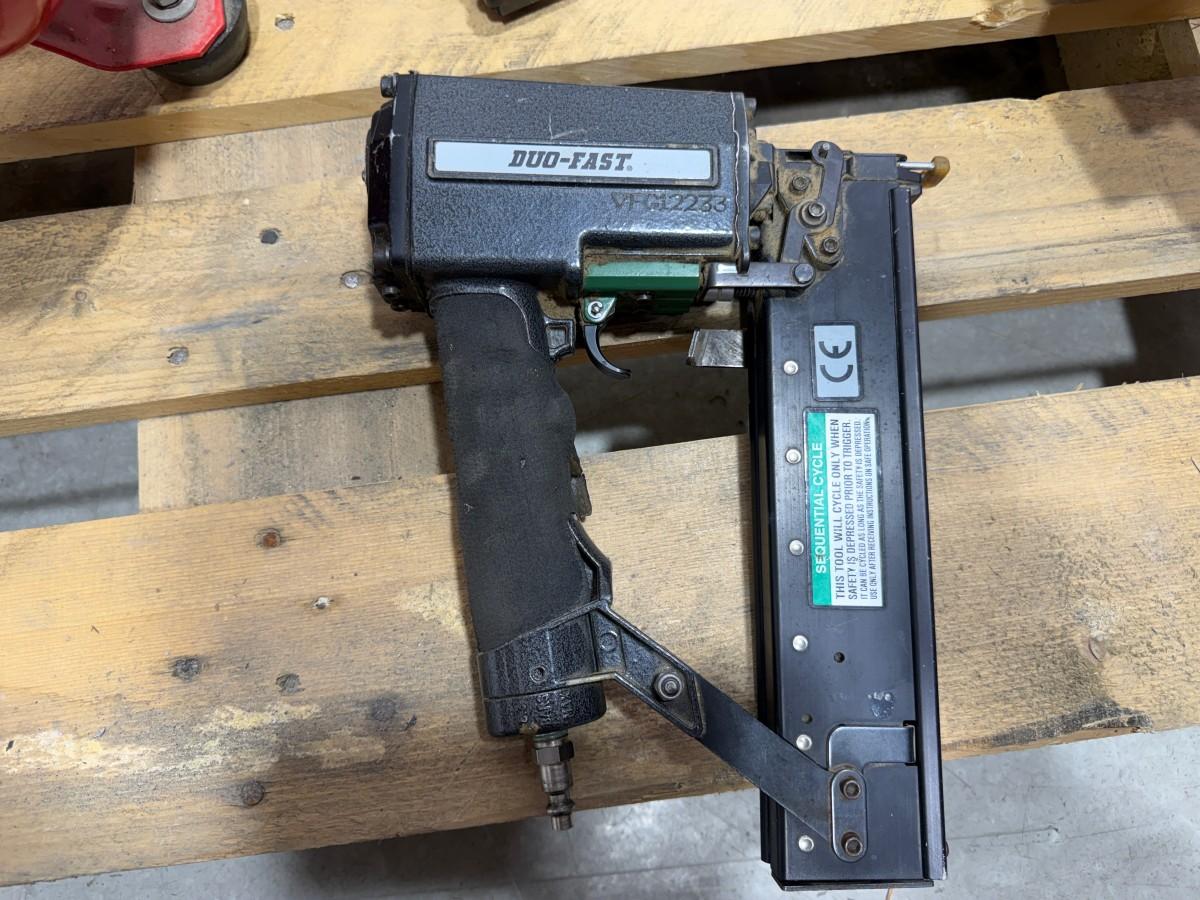 Italair/ABAC kompressor med Duo-Fast spiker- og stiftepistoler
