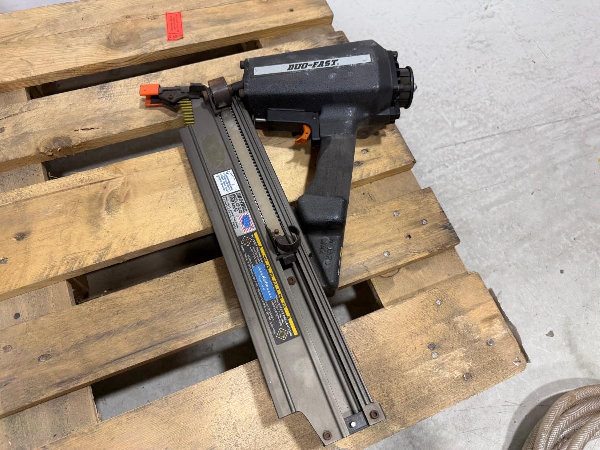 Italair/ABAC kompressor med Duo-Fast spiker- og stiftepistoler