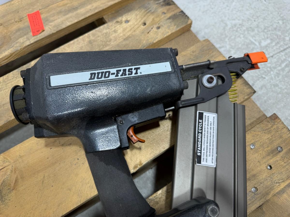 Italair/ABAC kompressor med Duo-Fast spiker- og stiftepistoler