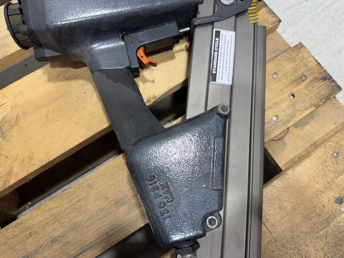 Italair/ABAC kompressor med Duo-Fast spiker- og stiftepistoler