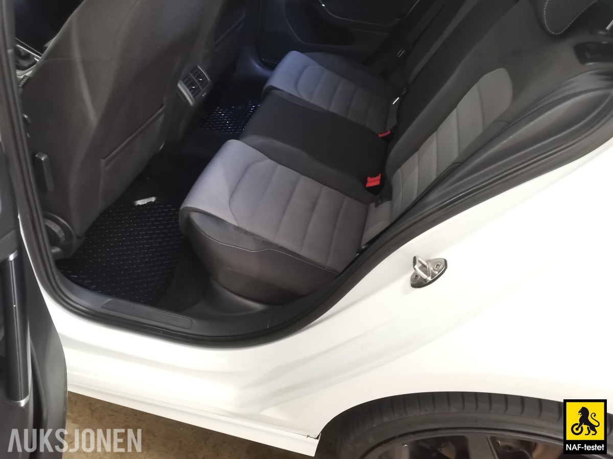 2015 Volkswagen GOLF 150 HK R-LINE AUT ACC VARMER TAKLUKE SPORTSUNDERSTELL