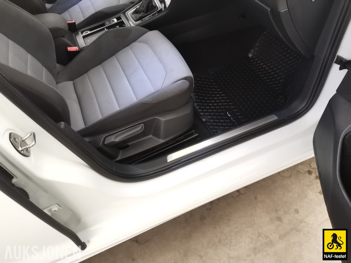 2015 Volkswagen GOLF 150 HK R-LINE AUT ACC VARMER TAKLUKE SPORTSUNDERSTELL