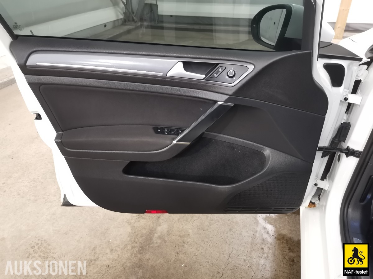 2015 Volkswagen GOLF 150 HK R-LINE AUT ACC VARMER TAKLUKE SPORTSUNDERSTELL