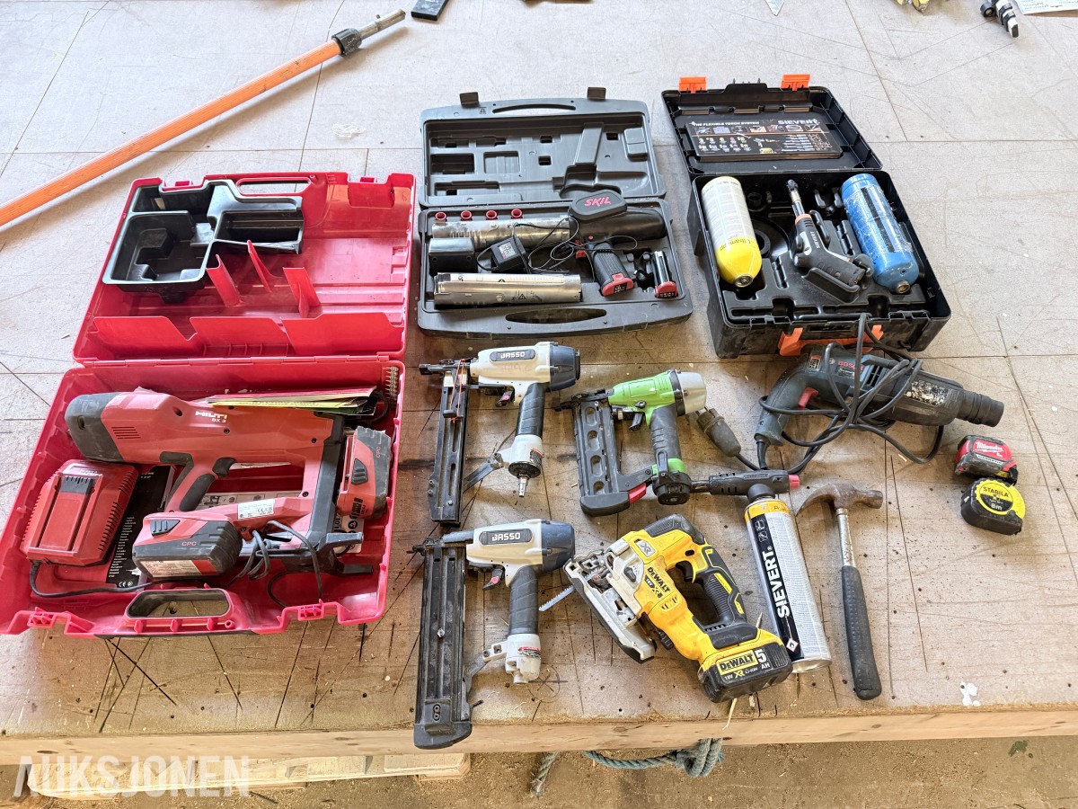 Verktøypakke / parti med spikerpistoler, Hilti, DeWalt, Bosch m.m. – selges samlet