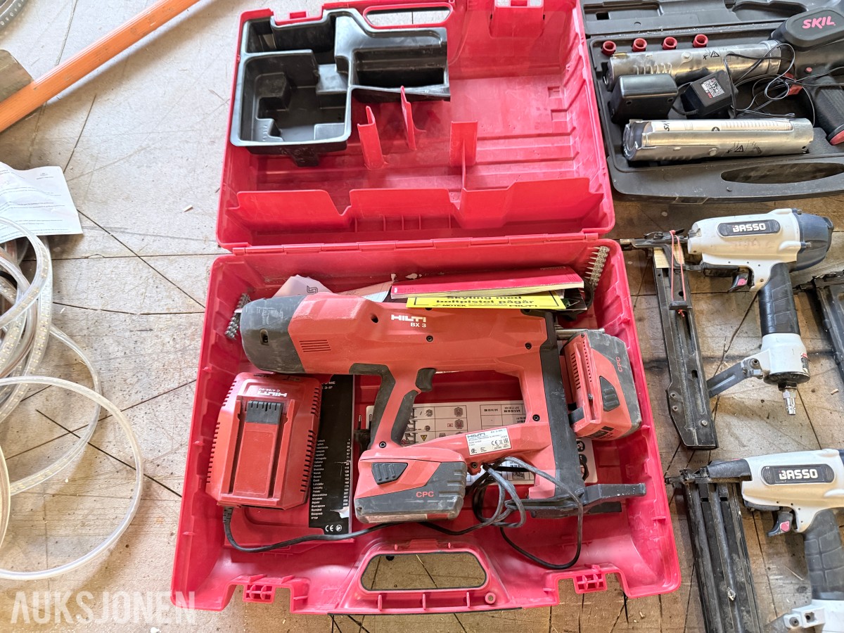 Verktøypakke / parti med spikerpistoler, Hilti, DeWalt, Bosch m.m. – selges samlet