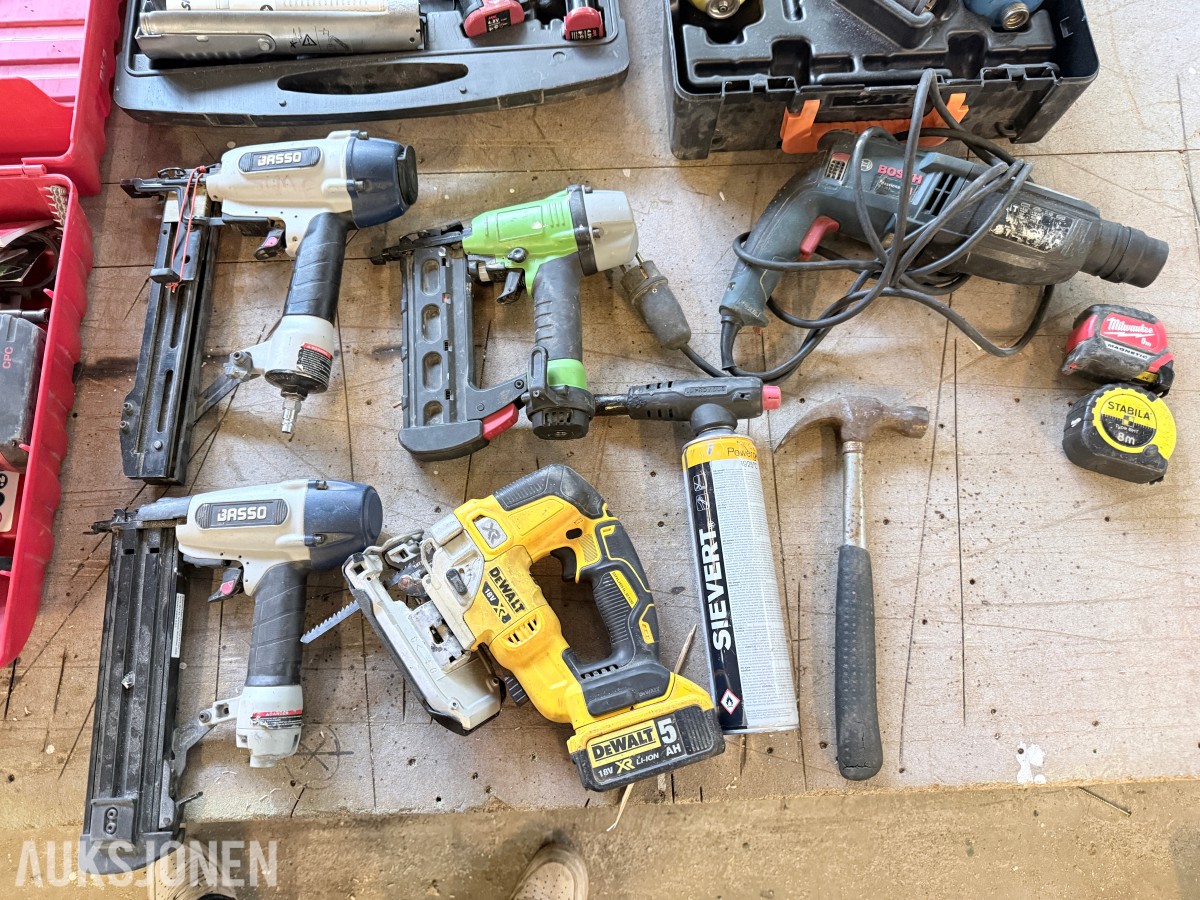 Verktøypakke / parti med spikerpistoler, Hilti, DeWalt, Bosch m.m. – selges samlet