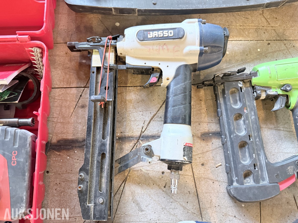 Verktøypakke / parti med spikerpistoler, Hilti, DeWalt, Bosch m.m. – selges samlet