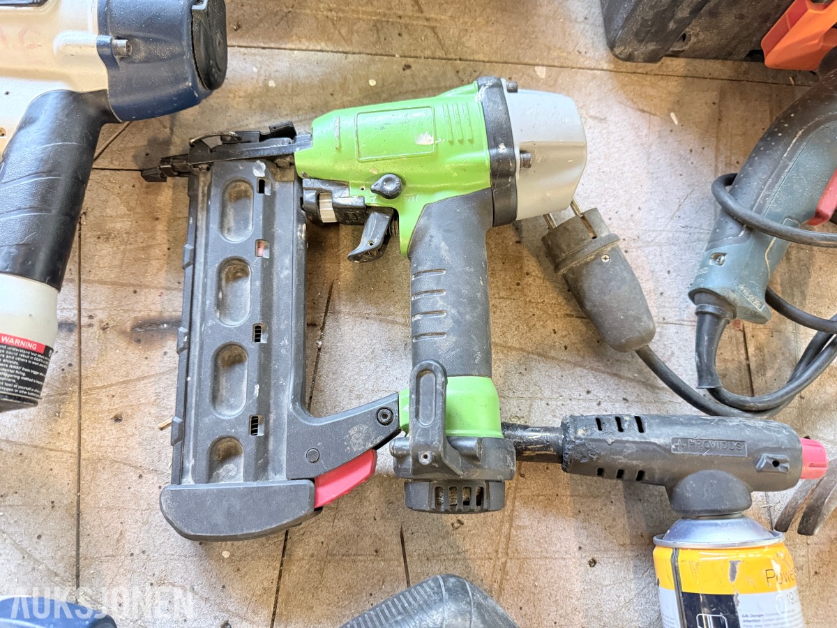 Verktøypakke / parti med spikerpistoler, Hilti, DeWalt, Bosch m.m. – selges samlet