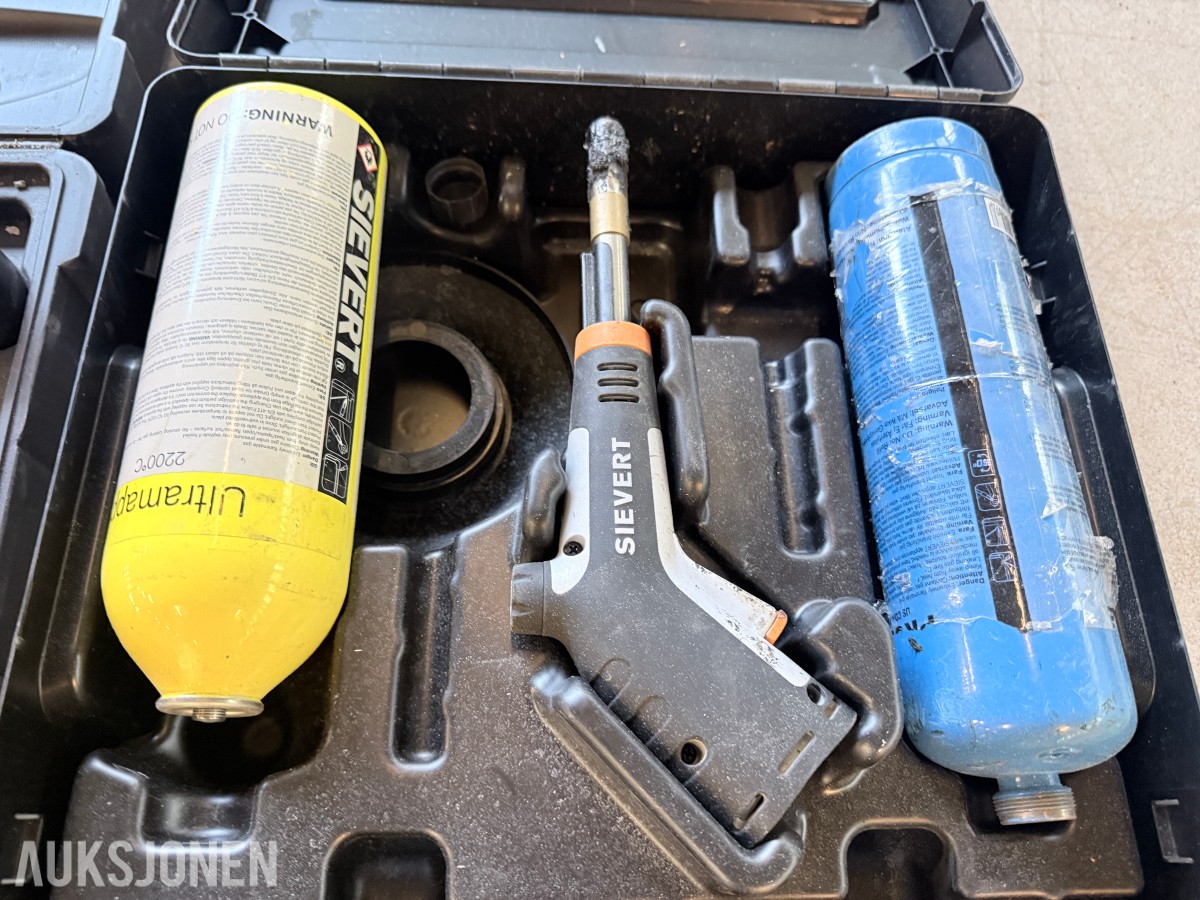 Verktøypakke / parti med spikerpistoler, Hilti, DeWalt, Bosch m.m. – selges samlet