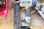Verktøypakke / parti med spikerpistoler, Hilti, DeWalt, Bosch m.m. – selges samlet