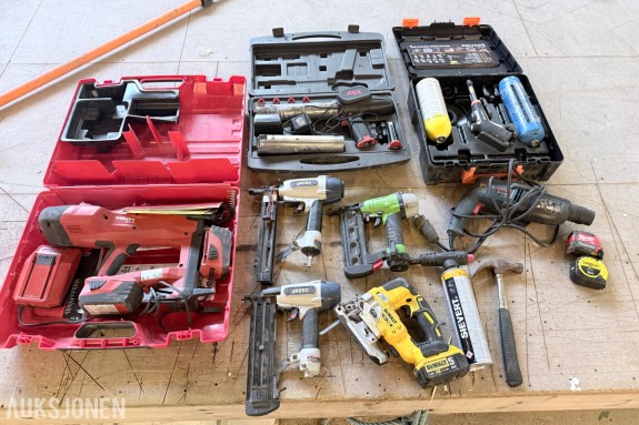 Verktøypakke / parti med spikerpistoler, Hilti, DeWalt, Bosch m.m. – selges samlet