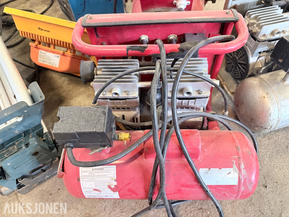 Diverse verktøy og byggutstyr – Bosch, Makita, varmevifter, kompressor m.m.