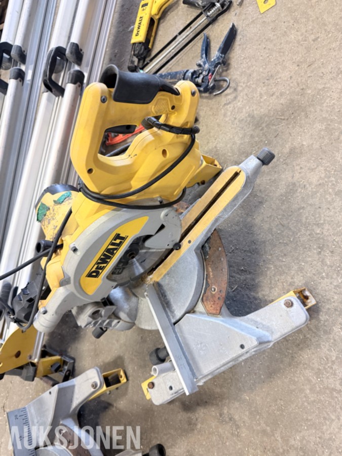 DeWalt verktøypakke – kapp-/gjærsager, arbeidsbord, spikerpistol, multikutter, sirkelsag m.m.