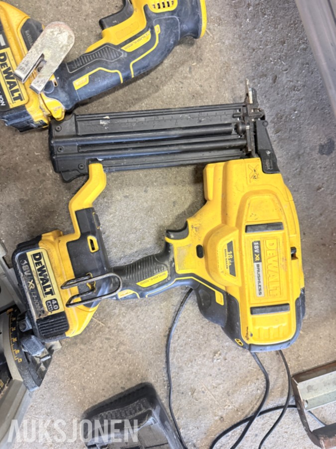 DeWalt verktøypakke – kapp-/gjærsager, arbeidsbord, spikerpistol, multikutter, sirkelsag m.m.