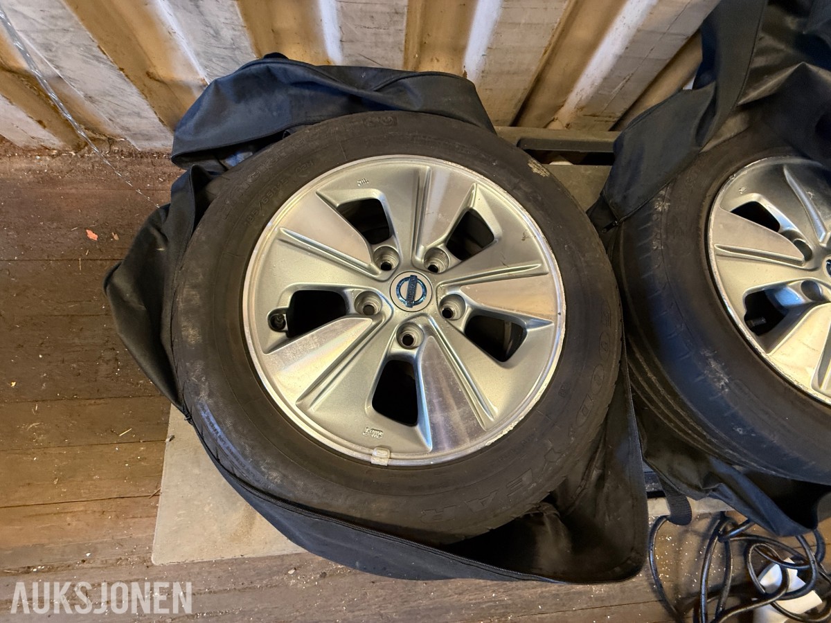 Dekk og ladekabler til Nissan E-NV200 se bilder