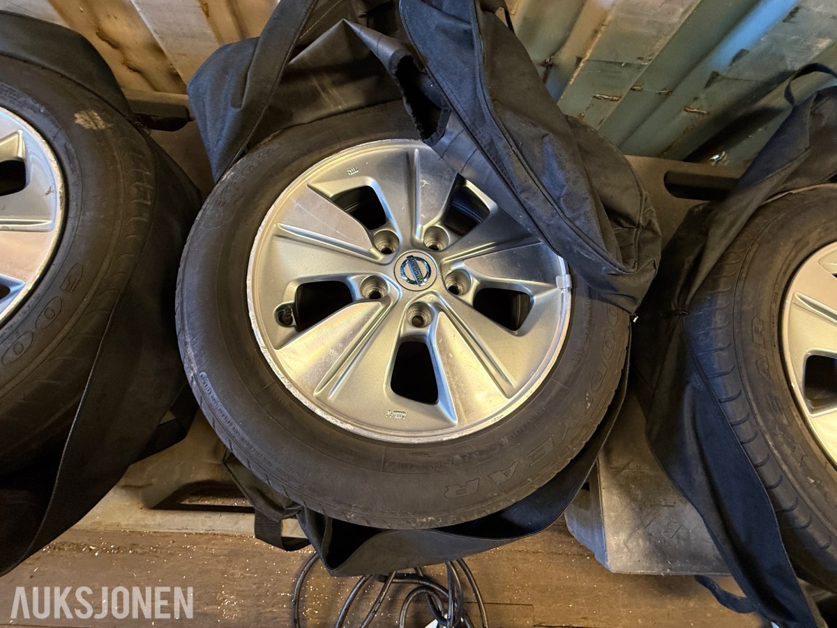 Dekk og ladekabler til Nissan E-NV200 se bilder