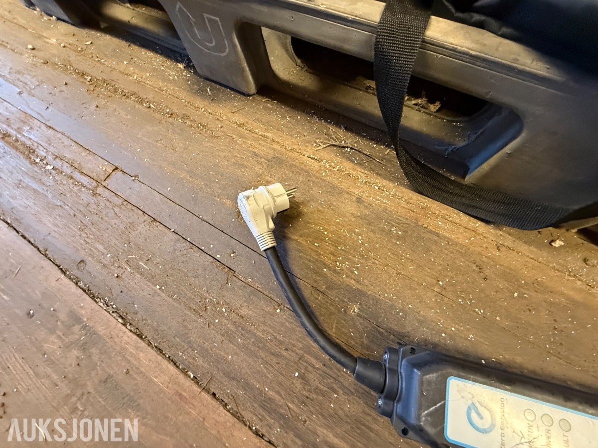 Dekk og ladekabler til Nissan E-NV200 se bilder