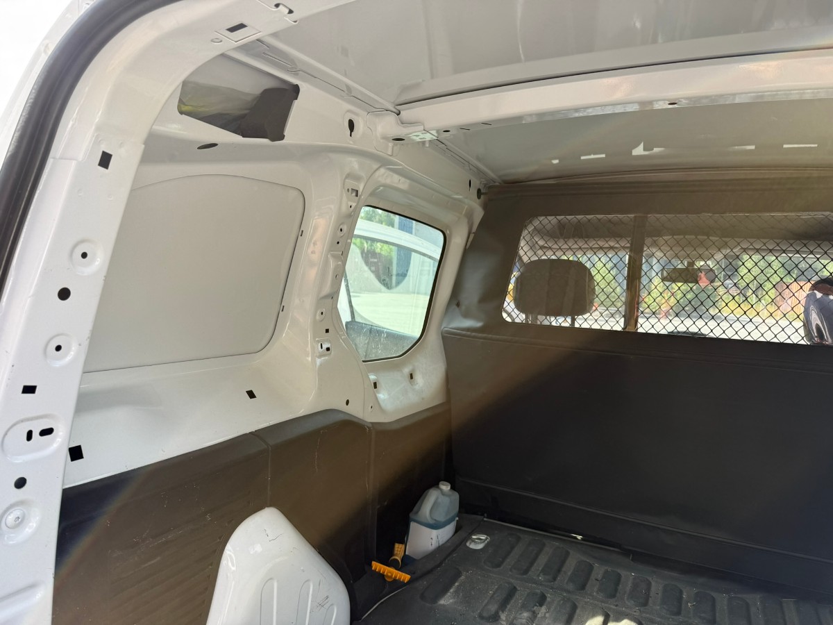 2014 Citroen BERLINGO 1.6-90 D Manuell - Hengerfeste -  159719 km