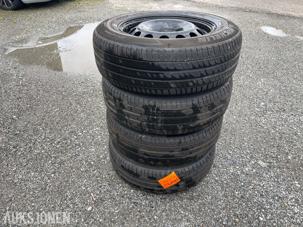 4 stk Michelin sommerhjul 215/65 R16 på stålfelg