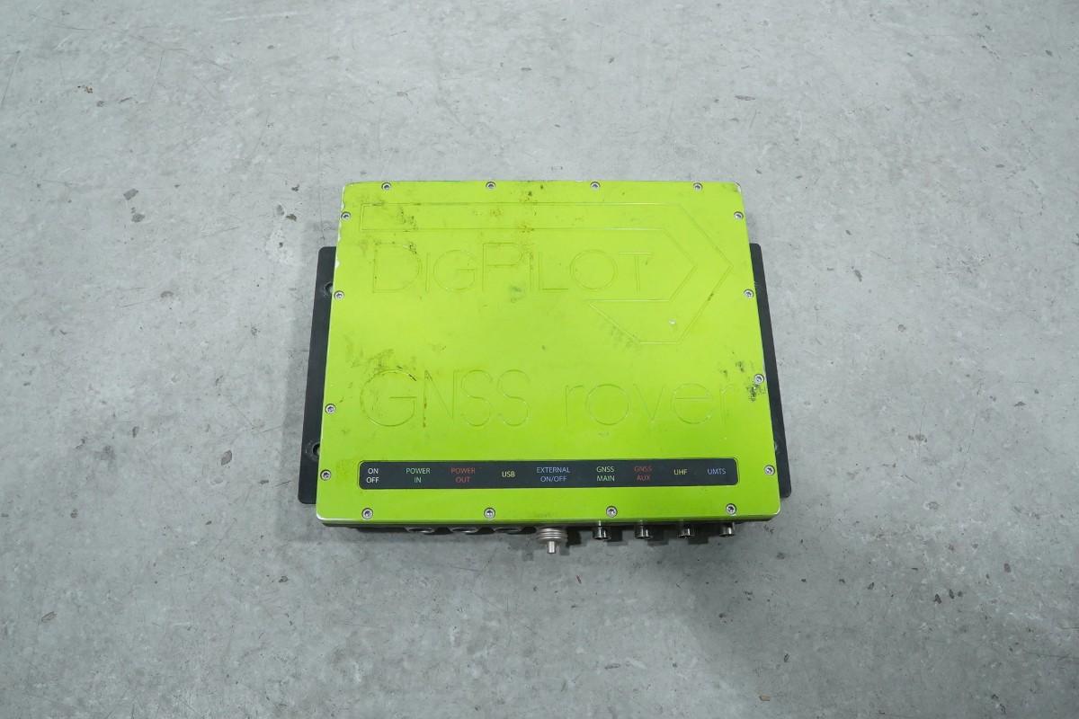 Tittel: DigPilot GNSS-2ST maskinstyringssystem med GNSS-antenner og panel-PC