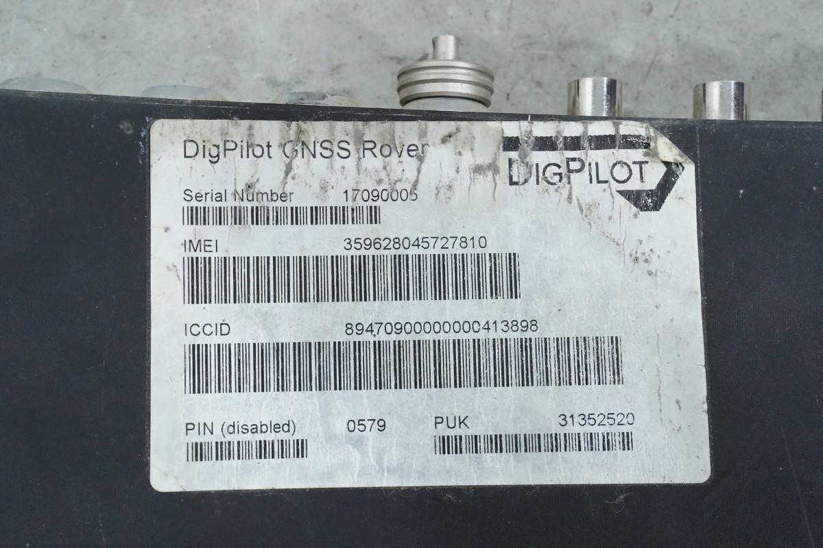 Tittel: DigPilot GNSS-2ST maskinstyringssystem med GNSS-antenner og panel-PC