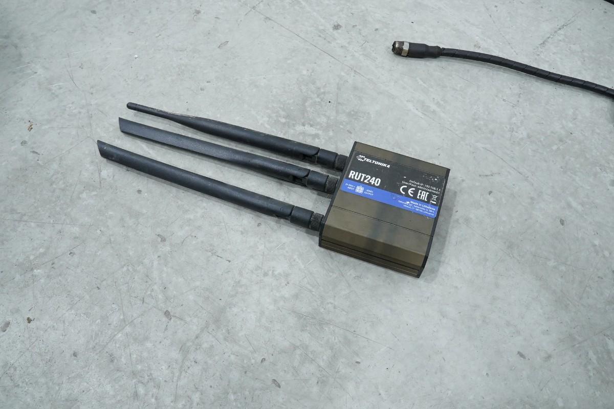 Tittel: DigPilot GNSS-2ST maskinstyringssystem med GNSS-antenner og panel-PC