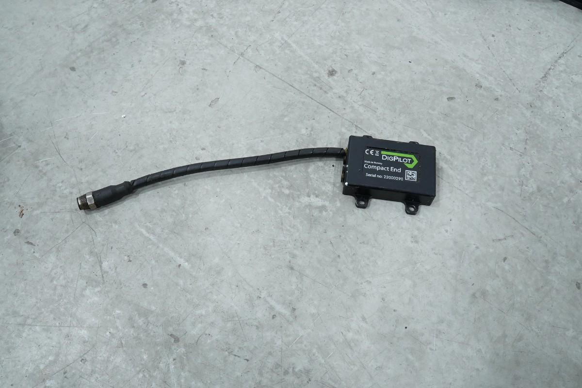 Tittel: DigPilot GNSS-2ST maskinstyringssystem med GNSS-antenner og panel-PC