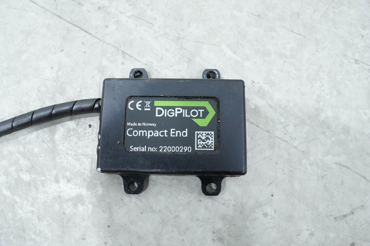 Tittel: DigPilot GNSS-2ST maskinstyringssystem med GNSS-antenner og panel-PC