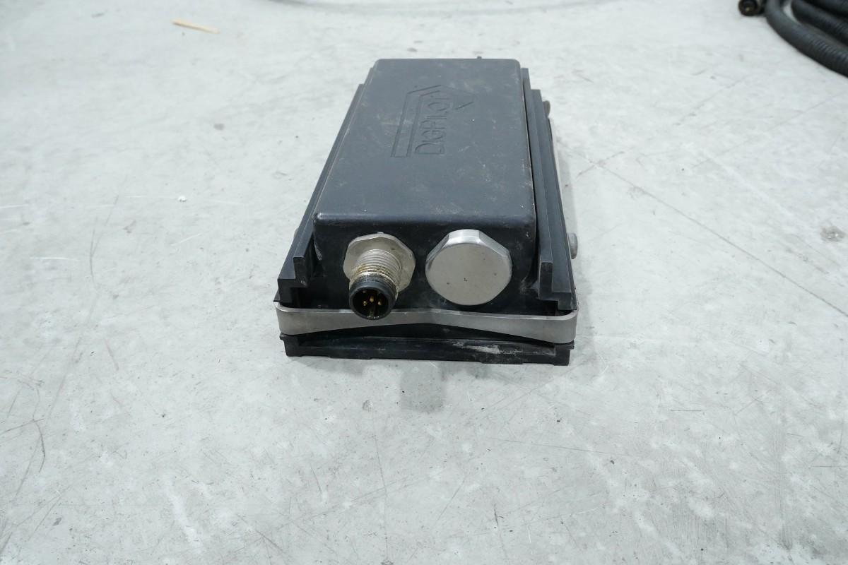 Tittel: DigPilot GNSS-2ST maskinstyringssystem med GNSS-antenner og panel-PC