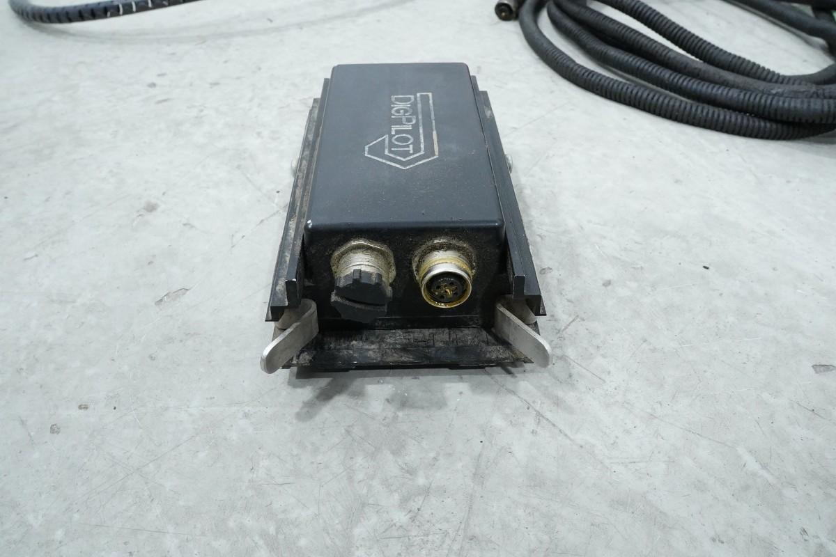 Tittel: DigPilot GNSS-2ST maskinstyringssystem med GNSS-antenner og panel-PC