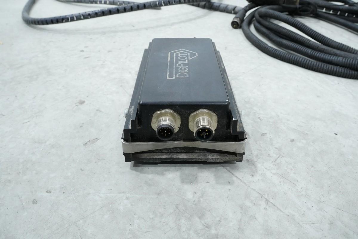 Tittel: DigPilot GNSS-2ST maskinstyringssystem med GNSS-antenner og panel-PC