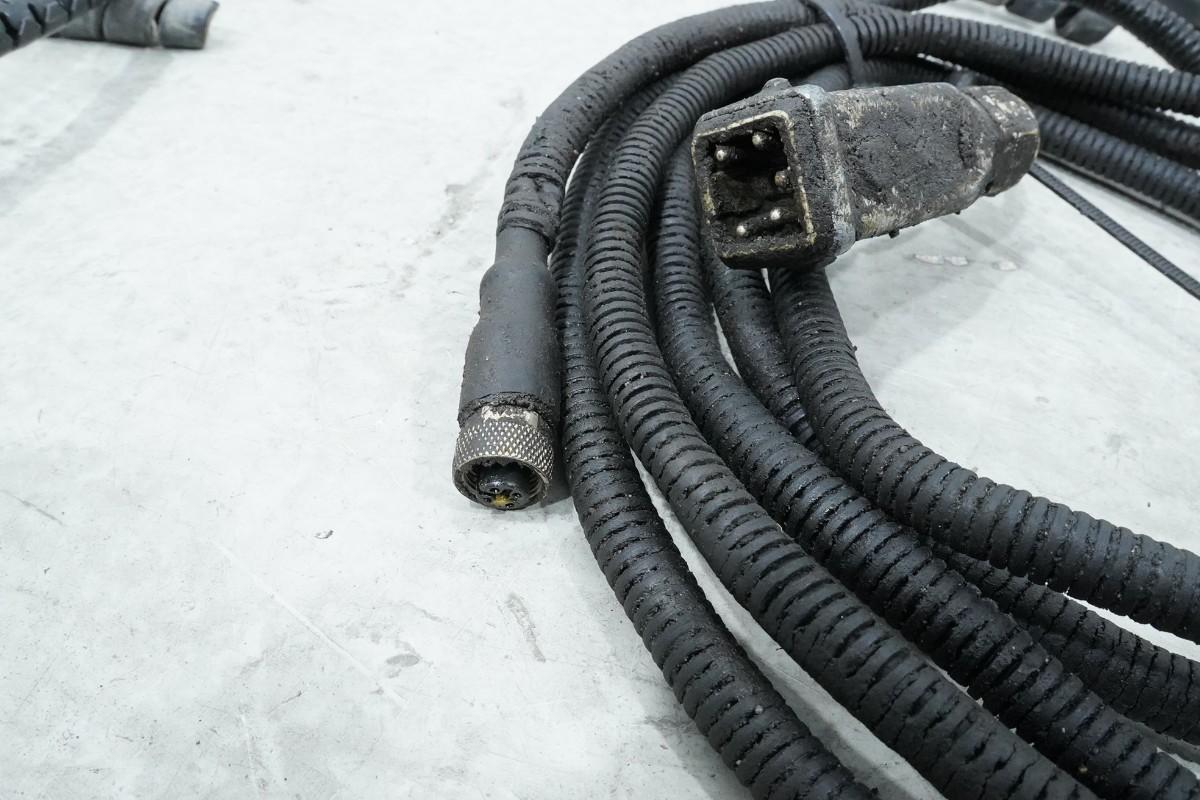 Tittel: DigPilot GNSS-2ST maskinstyringssystem med GNSS-antenner og panel-PC