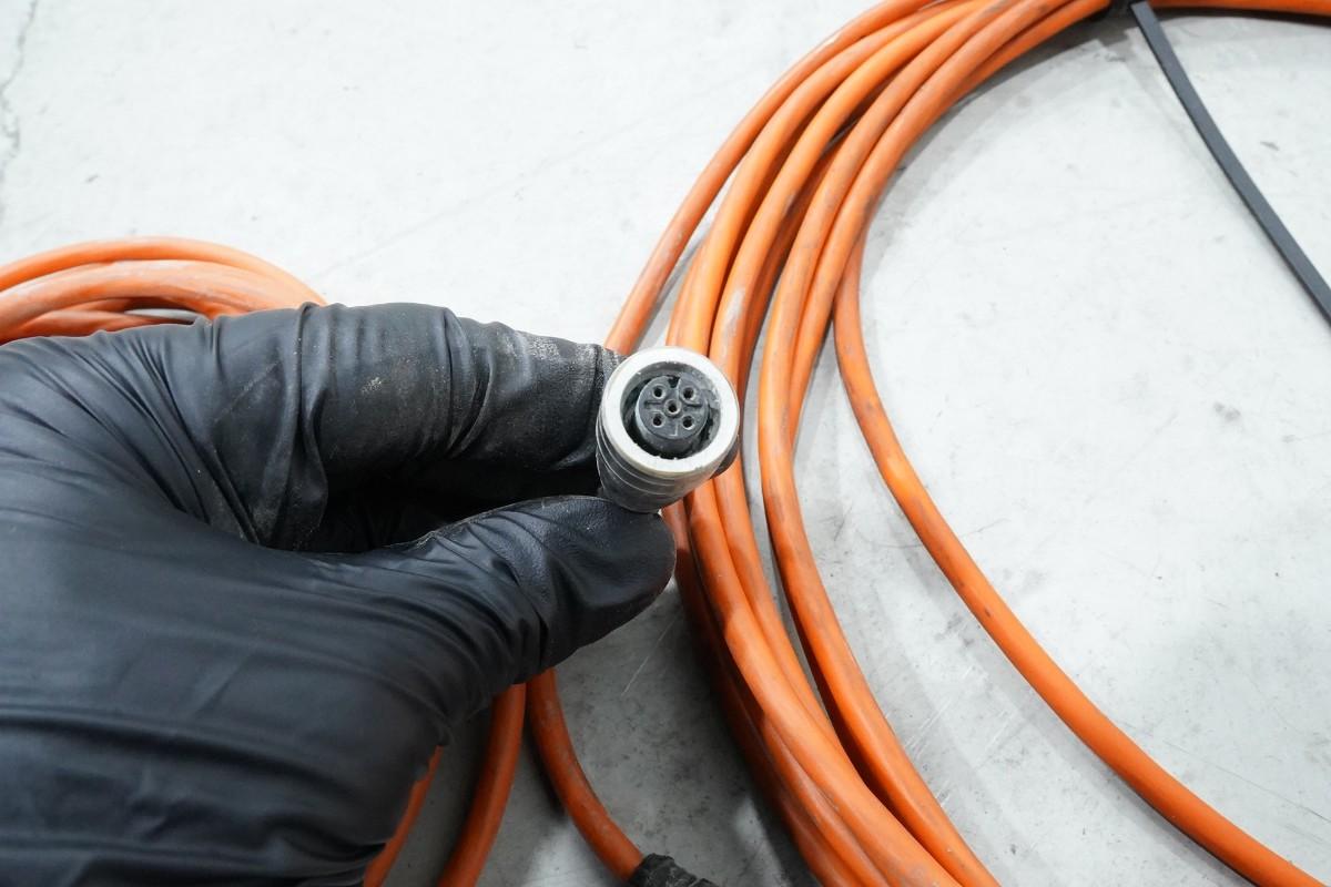 Tittel: DigPilot GNSS-2ST maskinstyringssystem med GNSS-antenner og panel-PC