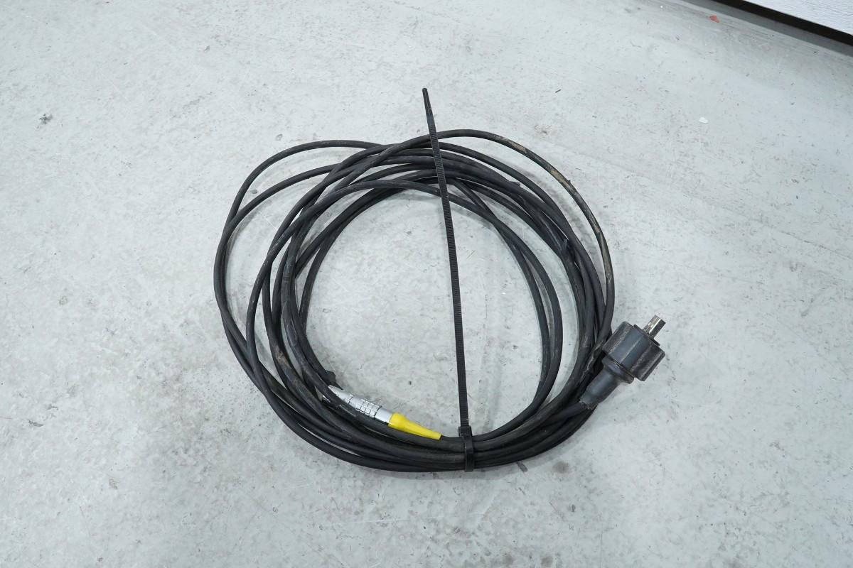 Tittel: DigPilot GNSS-2ST maskinstyringssystem med GNSS-antenner og panel-PC
