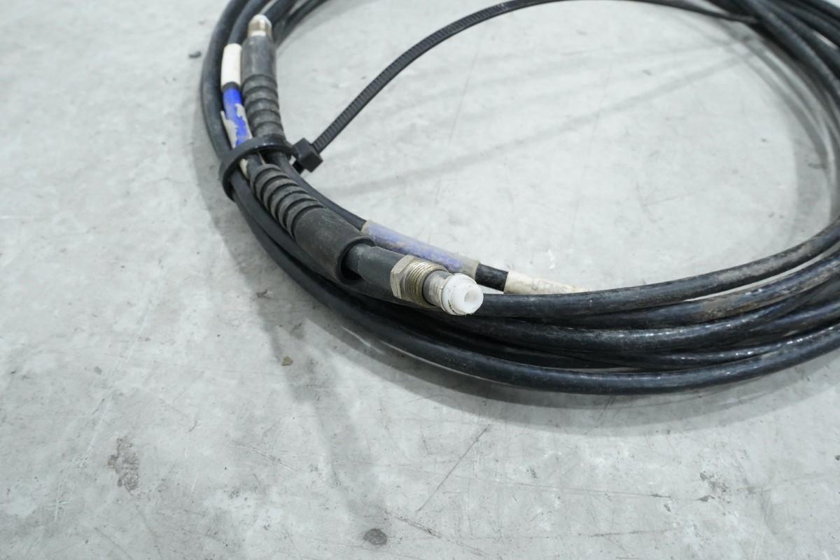 Tittel: DigPilot GNSS-2ST maskinstyringssystem med GNSS-antenner og panel-PC