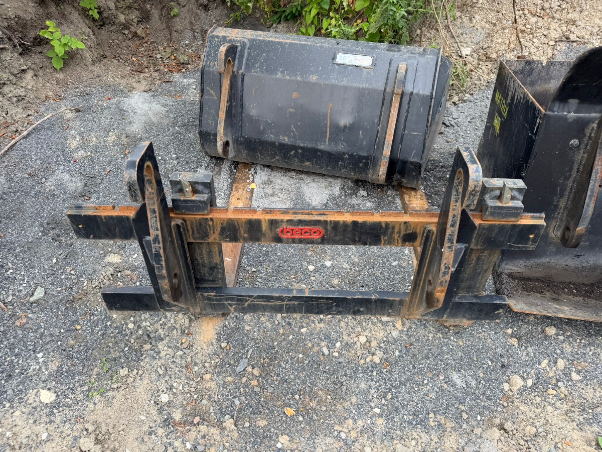 2019 Weidemann 1140 Kompaktlaster med skuffe, pallegafler og asfaltskuffe