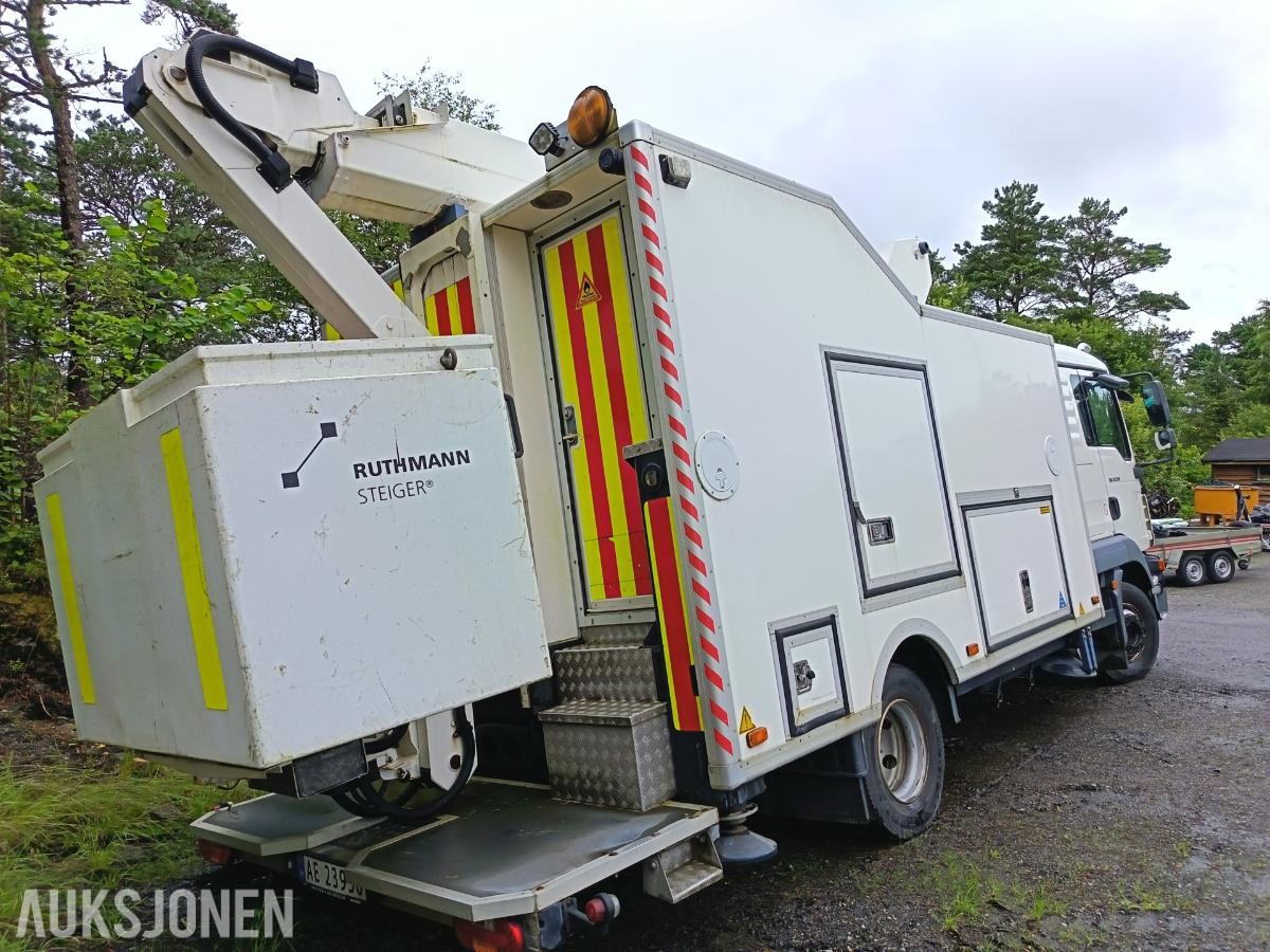 2009 MAN TGL med lift