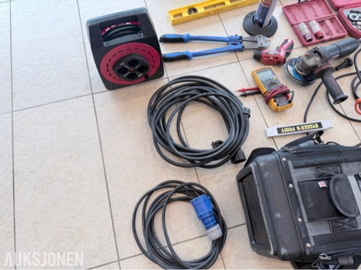 Verktøypakke med Hilti, Biltema og diverse håndverktøy