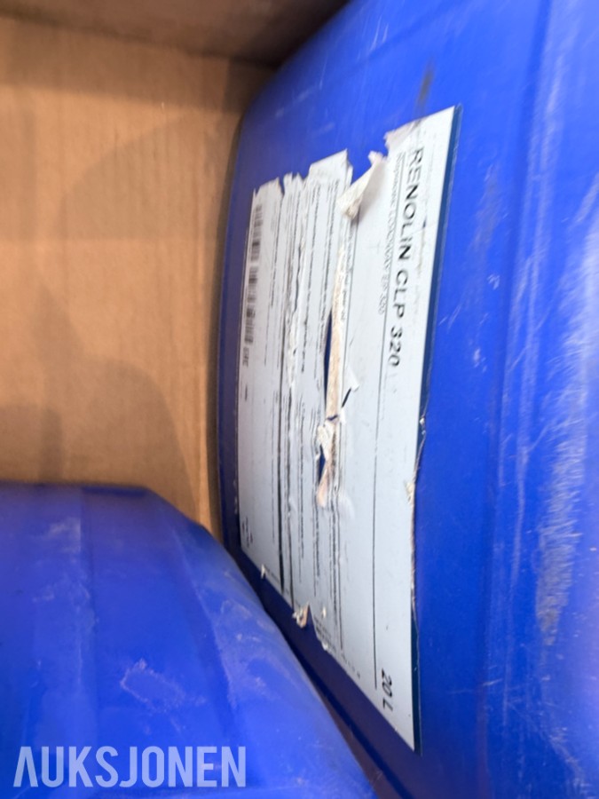 20 liter Hydraulikkolje og 24 liter gearolje